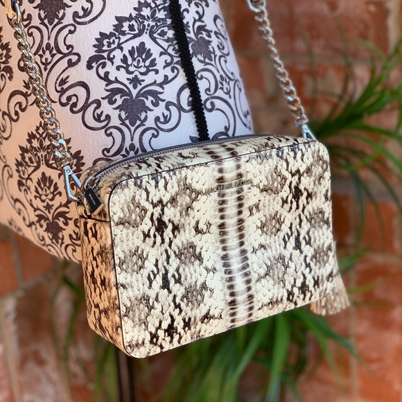 Michael Kors MD camera bag embossed leather - Picture 2 of 8